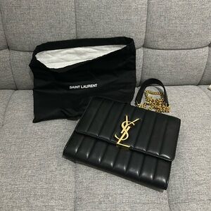 Yves Saint Laurent (YSL) Black Iconic YSL bag! Amazing condition!